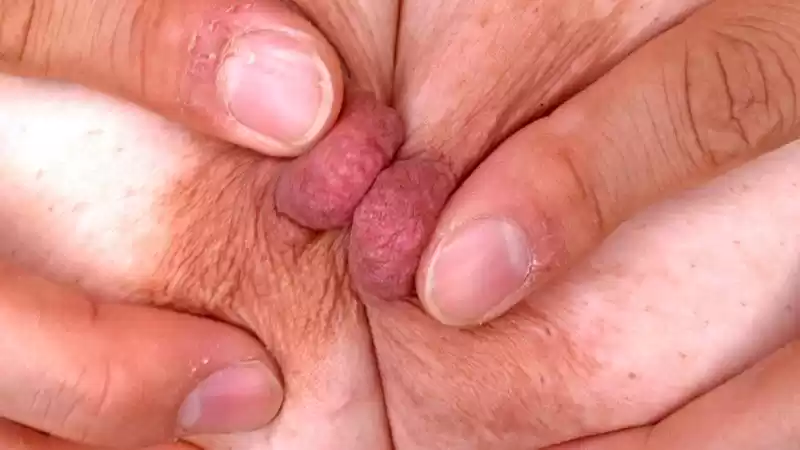 超高画質!じっくりと接写した敏感勃起乳首いじり