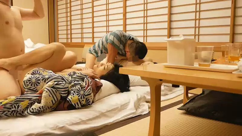 【素人の人妻4P映像流出！！】某有名派遣会社の宴会で酔ってしまい…無理矢理SEX！！