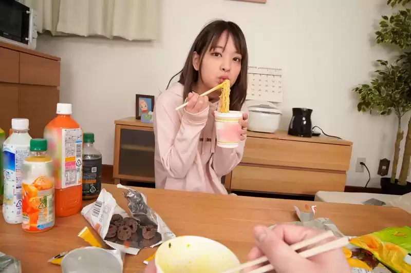 【VR】ツンデレな可愛い彼女と二人の部屋で毎日ヤリまくり…だがそれがいい あべみかこ