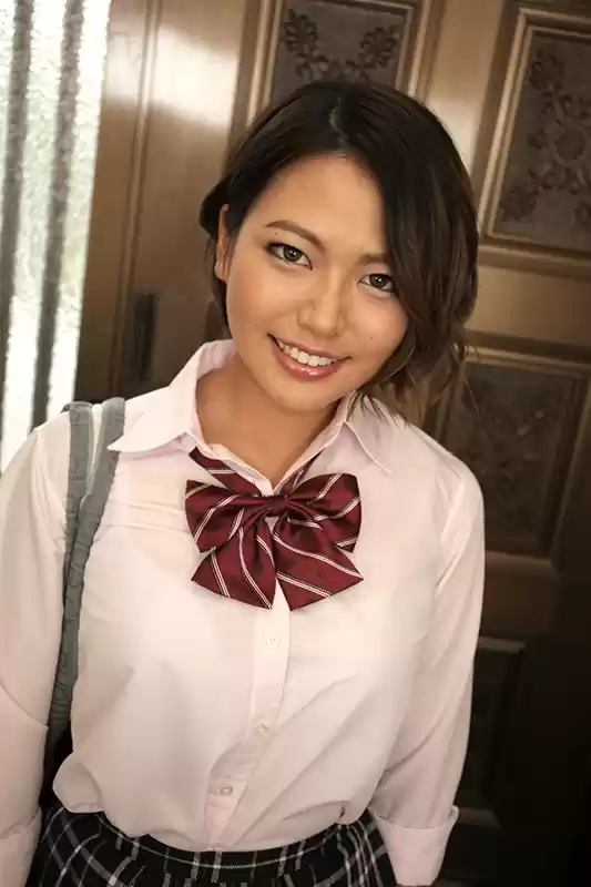 【VR】開始1分で予約待ち状態になる超人気の日焼け巨乳デリヘル嬢！！「たくさんサービスしてこいって言われたから…」と締まりのいいマ●コで当たり前に本番を許す神性欲娘！！ 今井夏帆