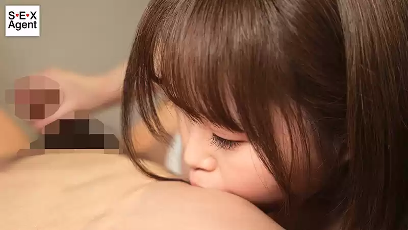 顔で抜く!!顔面ドアップ甘サド乳首舐め手コキ