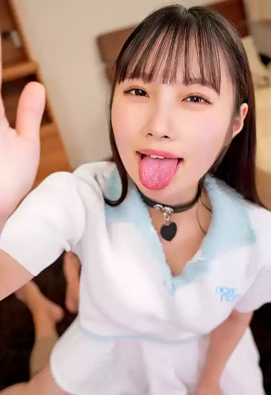 【VR】興奮するとベロが出ちゃう発情期のメス犬系彼女とヨダレの架け橋たら～りベロキス三昧チ○ポ欲しさにハァハァ舌出しおねだり→常にベロ出しっぱなしでヨダレ垂らしてトロけるイキ顔ガン見対面SEX中出し＆舌上発射ごっくん 松井日奈子