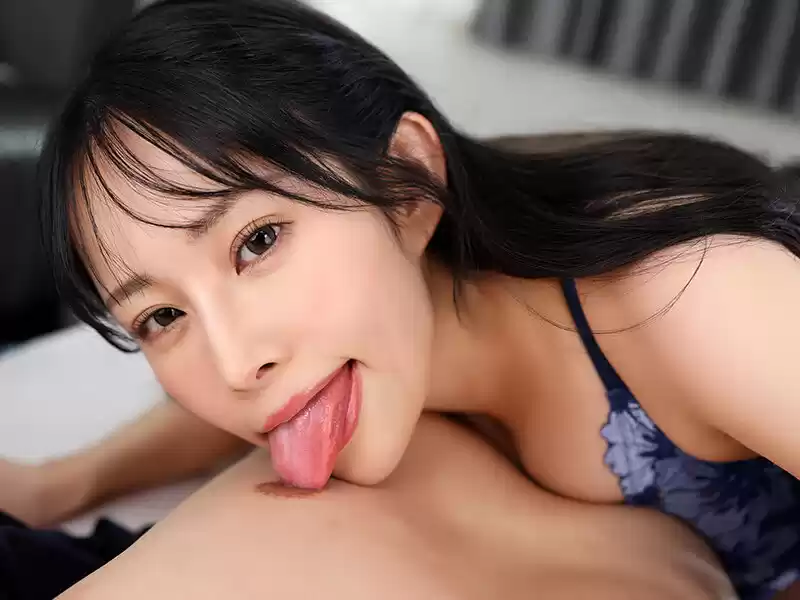 【VR】一人暮らしの僕を心配して隣の奥さんが看病してくれることになり、キスまで3cm距離の密着介抱に勃起がおさまらず「夫には内緒ね…」と接吻口封じからベロキス増し増し杭打ちピストンで何度もヌカれまくった 二羽紗愛