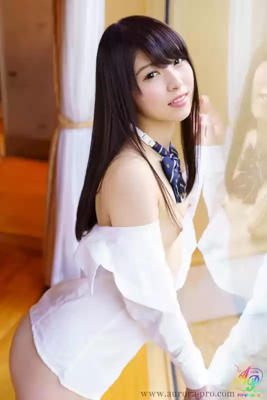 制服が似合いすぎる美少女のご奉仕を味わいながら、精を出し尽くすまで突きまくったお泊りセックス あおいれな
