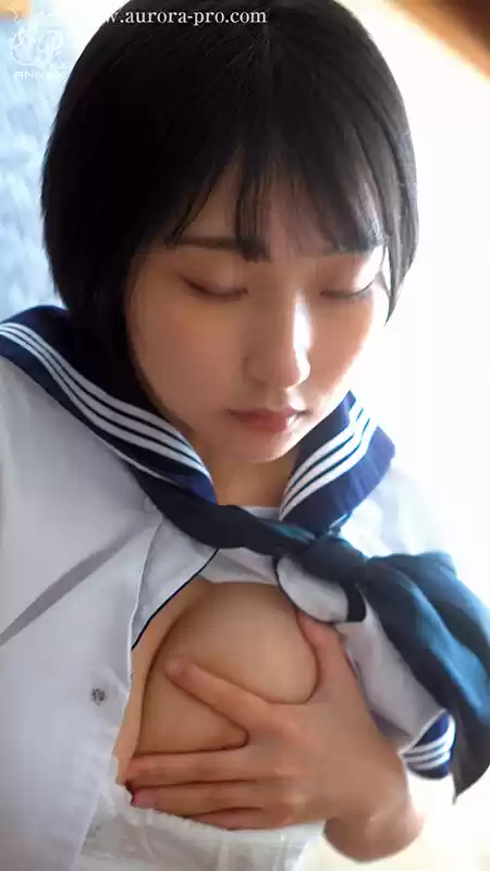 中年チ〇ポ偏愛女学生 留守番中に近所のおじさん達に中出しされちゃいました 糸井瑠花
