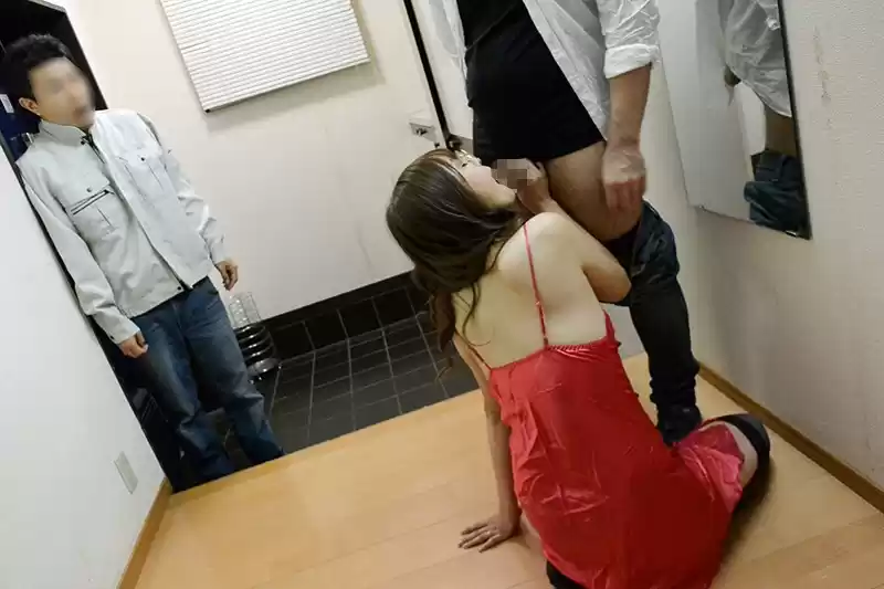 同じマンションに住む高飛車女をハメ倒したら下品なほど潮吹きする色情狂いの主婦でした 葵百合香