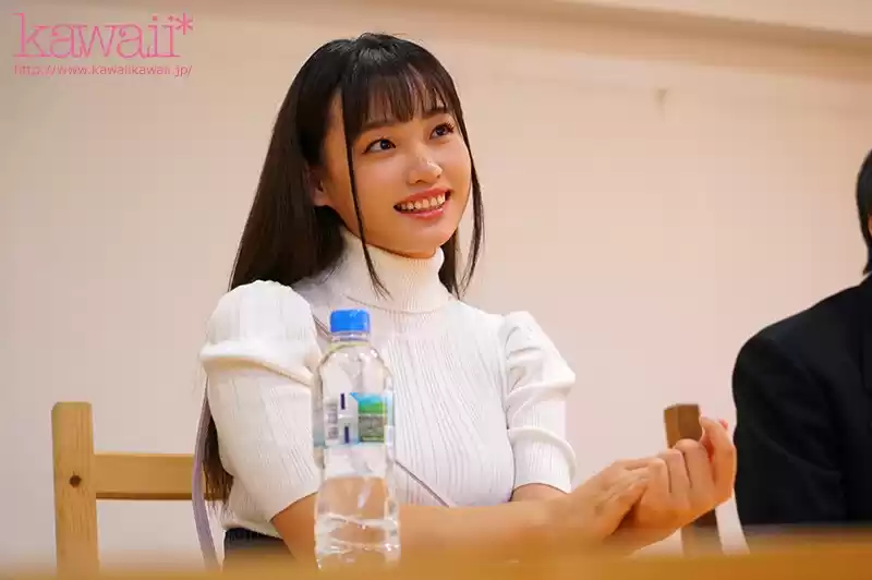 性欲旺盛 19歳の初体験♪ 花音うらら はじめてのナマ中出し