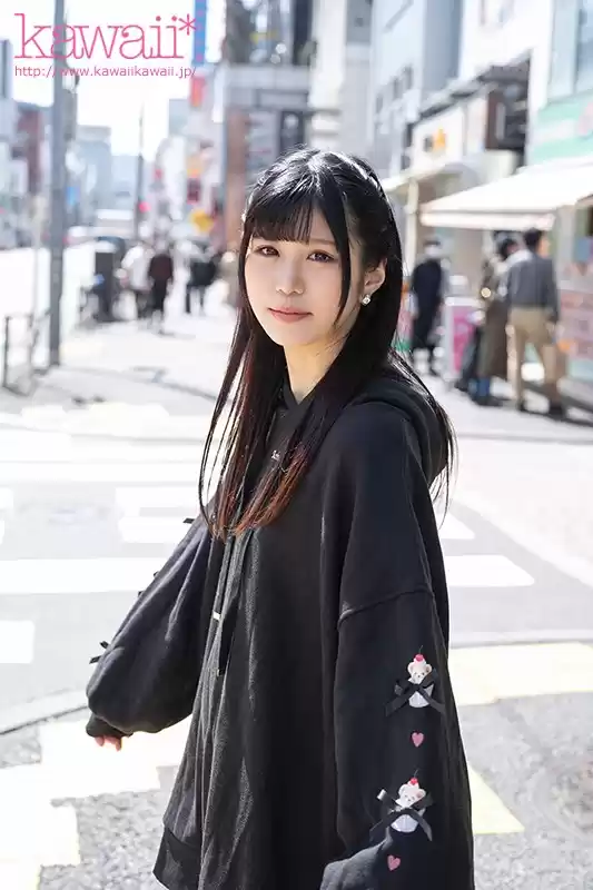 パーカー脱いだら超スリムBODY！！クレープ屋でバイトする等身大の女子大生 めちゃんこイキまくる大痙攣3本番debut！！ 越智あいら