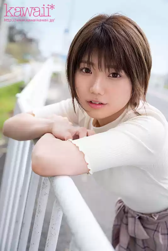 沖縄出身元アイドル 市川りく20才AVデビュー 裏表のない性格は南国の元気印「私、ウソはつきません！」