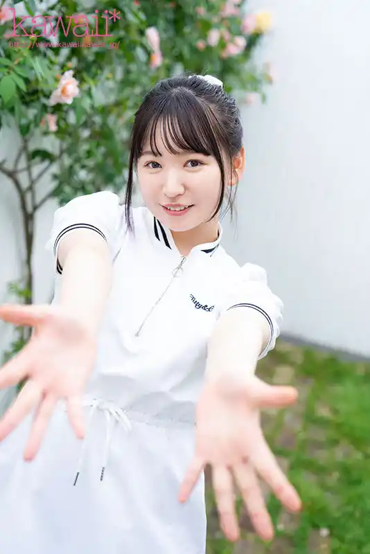 経験人数3人なのに自信満々でなんでも信じ込んじゃう超ポジティブ素人‘朝日ゆうな’AV女優に憧れて名古屋から上京デビュー 自慢のノーハンドフェラもなかなかだけどむっちむちデカ尻バックが締め付け最高で男優さんこぞって大量顔射したってよ。 朝日ゆうな