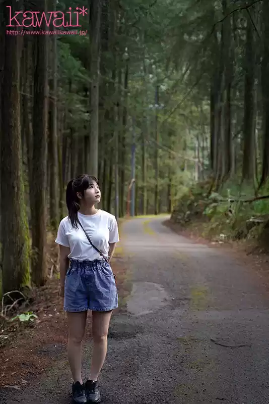 森林の恵みを感じ、豊かな自然に育まれた、汚れなき子は、実は濃厚おじさんとエッチがしたい！ 山梨県の過疎地で、お爺ちゃんと2人暮らしの女の子AVデビュー 柊みおり