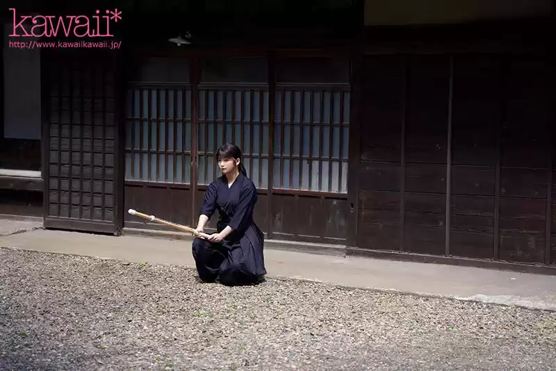 森林の恵みを感じ、豊かな自然に育まれた、汚れなき子は、実は濃厚おじさんとエッチがしたい！ 山梨県の過疎地で、お爺ちゃんと2人暮らしの女の子AVデビュー 柊みおり