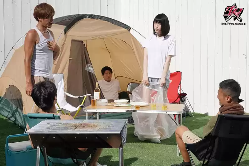 テントに忍び込み、男を食べる。可愛い同僚は痴女ニューハーフ 朝比奈なつ