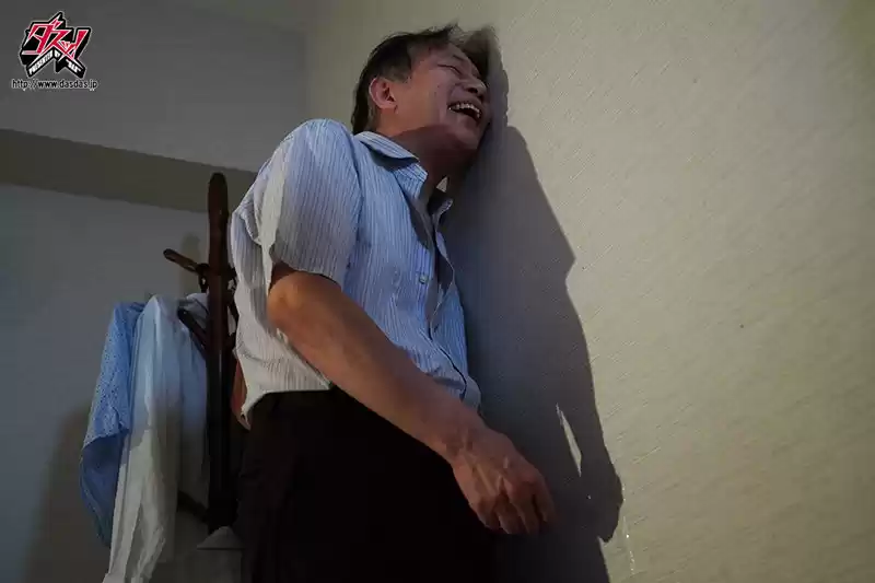隣人に俺の彼女が寝取られて。「壁の薄い部屋と怪しい宅配便」 さつき芽衣