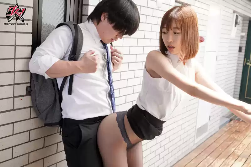 お尻が言うこと、聞かないんです。デカ尻に支配され、本能に抗えないスレンダーお姉さんの誘惑。 黒川すみれ