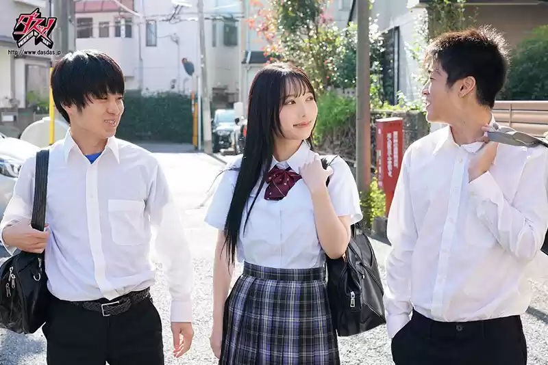 童貞卒業するなら、2人同時でしょ？ 子供の時から仲良し3人組だから、両親不在の一週間イチャラブ中出し3Pセックス 弓乃りむ