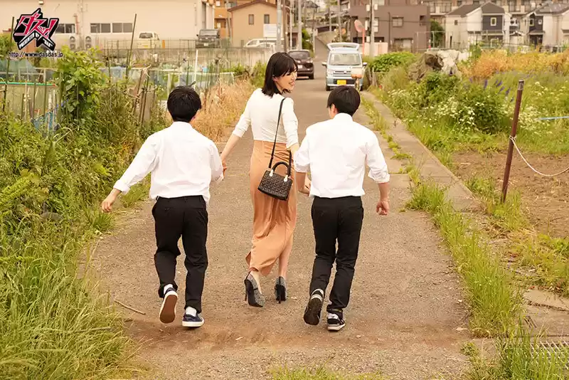 チビ童貞と巨女お姉さんの巨姦SEX 192cm巨乳デカ女降臨 タッパと尻のデカい女がタイプです。 辻井ほのか