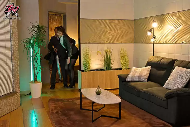 出張先で集中豪雨 嫌いな上司の前でまさか酔い潰れ…突然の相部屋 夜が明けても唾液を濃厚に絡ませ汗だく中出し絶倫性交で貪り合ってました。 天音ミシェル