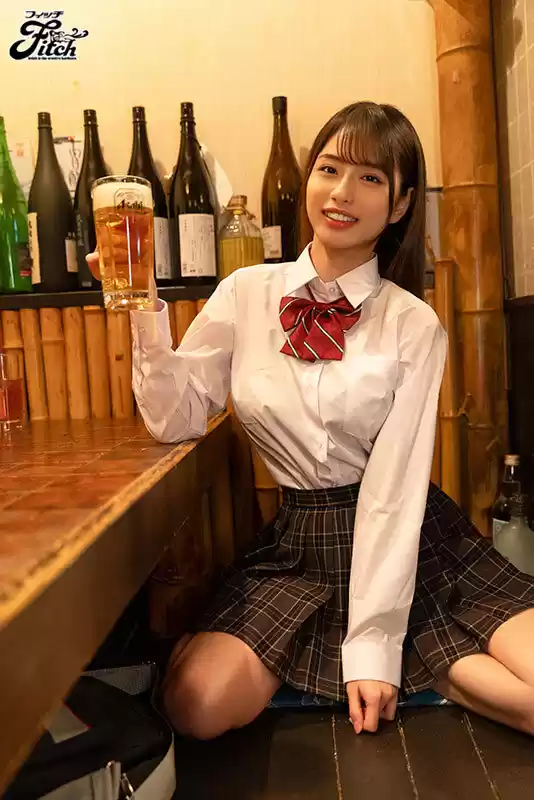 神クビレ美乳BODY解禁！SNSで人気の女子大生レイヤー北島愛菜AVデビュー！！