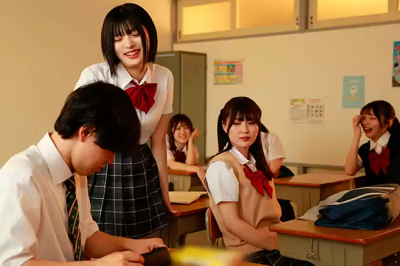 貼れば誰でもいいなり！ハーレム洗脳シールでクラスの一軍女子を完全支配してハメ比べ！