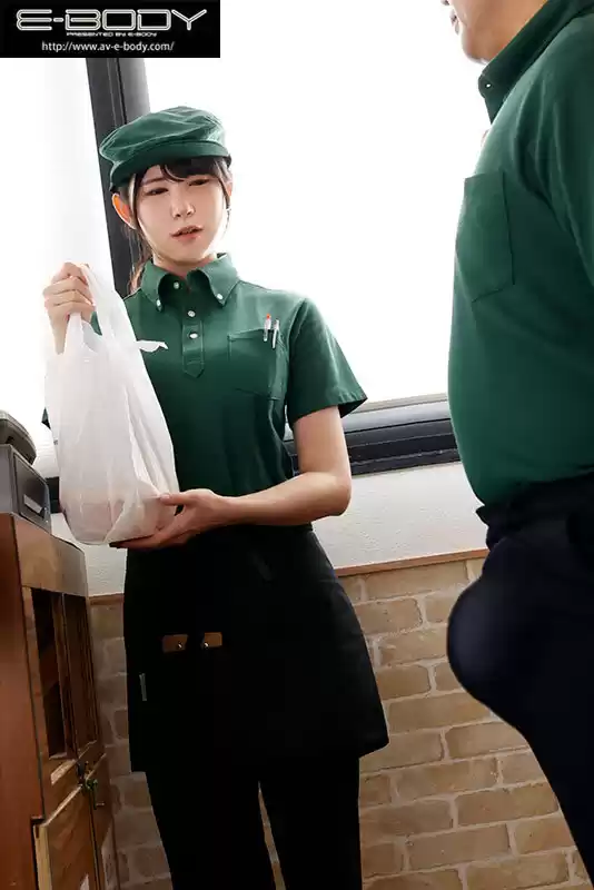 SEXのことで頭が一杯な牛丼チェーン店の巨乳JDバイトは店長のデカチンが気になって今日も仕事に手が付かない 福原みな