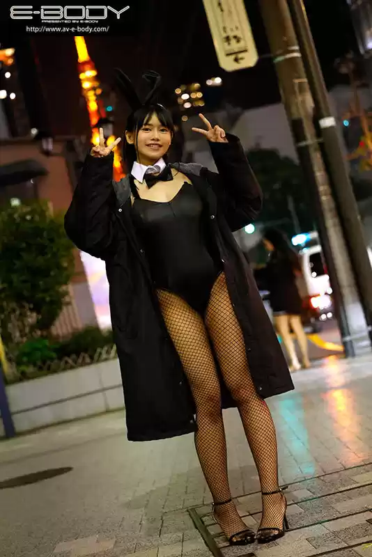 身長171cm B90cm（F） 股下84cm 9頭身の笑顔ハジけるモデル体型 現役バニーガール巨乳新人 AVデビュー 蜂羽レム