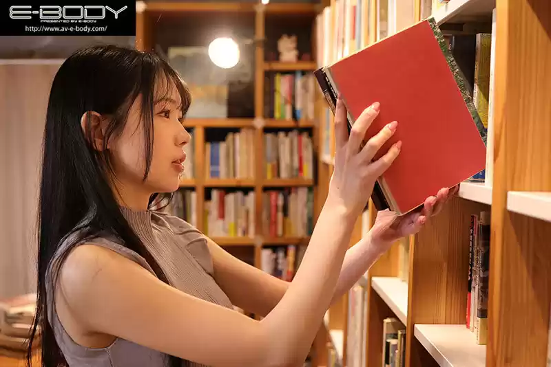 「乱暴に、犯して欲しいです…」古書堂の片隅にいた、全身性感帯の文学少女。ドマゾすぎる美白Gカップ。AVデビュー 栞名結