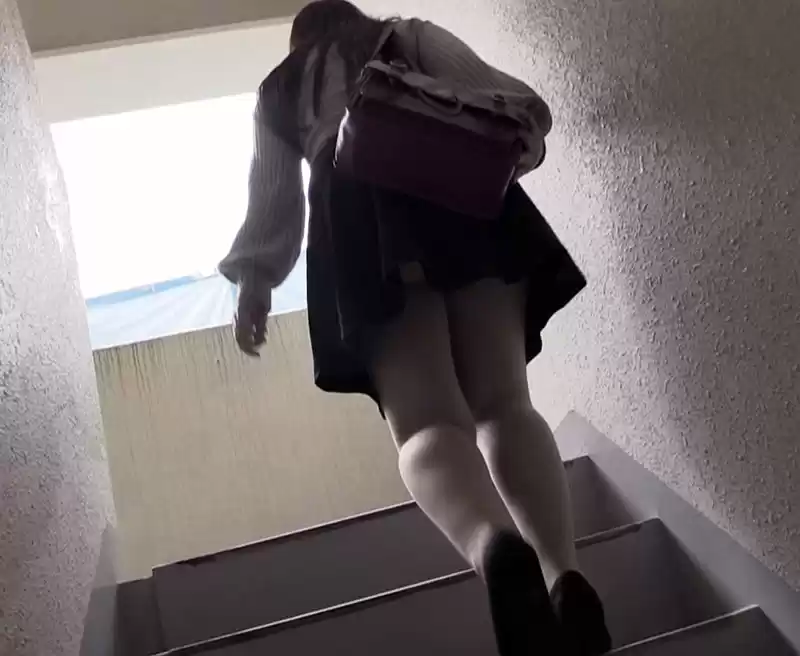 ［閲覧注意］輪●レ●プ映像 ノーカット無編集・婦女強●犯罪記録 豊満女体破壊！クロロホルムとスタンガンで昏●、媚薬で絶頂狂乱、凌●され尽くし子宮が潰れるまでマワされイカされ続けた地味メガネ爆乳妻！ 塚田詩織