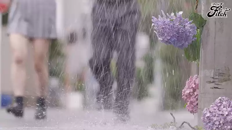 制服美少女と舐めじゃくり性交 大豪雨でびしょ濡れの教え子に禁断誘惑されて… 卯佐美りん