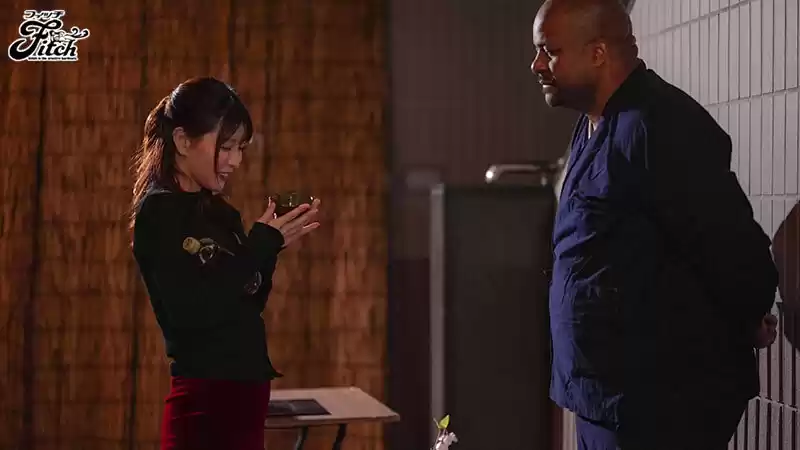 黒人に溺れた極道の女 ～男堅気なデカマラ黒人と本気の中出しSEX～ 新村あかり