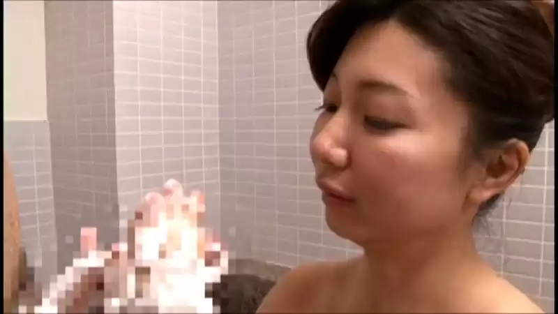 中出し近親相姦 息子の包茎むいちゃいました。 美神さゆり