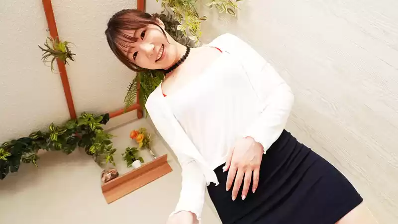 マッサージサロンの店員が、なんと友人の妻だった。友人には悪いと思いながらも、挿入してしまった。一度食いついたら放してくれない彼女だった。横峯めぐ