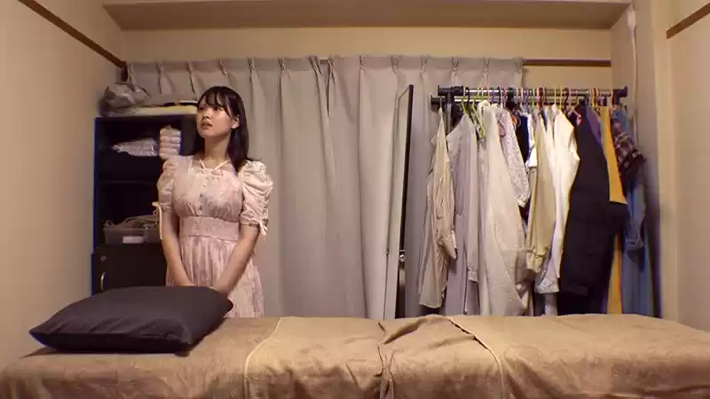 媚薬オイルマッサージ 痴●盗撮＆中出し素人娘VOL.62 超強力媚薬を配合したマッサージオイルを施術中に知らずに塗りこまれたオンナは、身体の火照りに驚き、チ〇ポを欲しがる自分に戸惑い、垂れ出したマン汁に恥ずかしがりながらも生ハメ中出しまで欲してしまう！