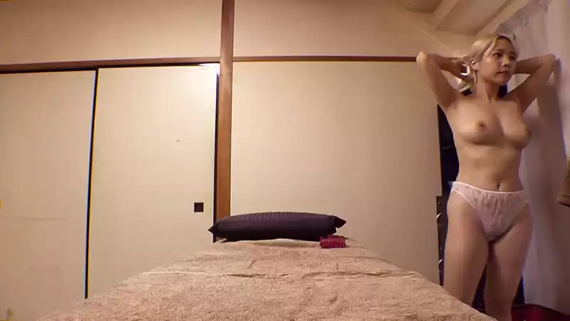 媚薬オイルマッサージ 痴●盗撮＆中出し素人娘VOL.62 超強力媚薬を配合したマッサージオイルを施術中に知らずに塗りこまれたオンナは、身体の火照りに驚き、チ〇ポを欲しがる自分に戸惑い、垂れ出したマン汁に恥ずかしがりながらも生ハメ中出しまで欲してしまう！