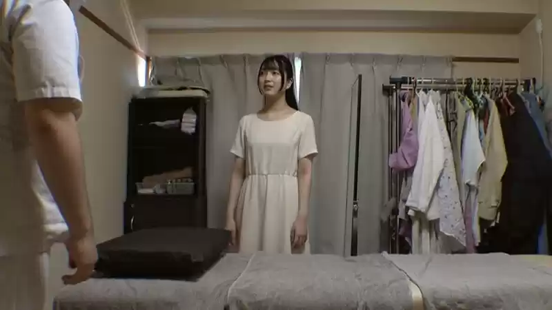 媚薬オイルマッサージ 痴●盗撮&中出し素人娘VOL.69 超強力媚薬を配合したマッサージオイルを施術中に知らずに塗りこまれたオンナは、身体の火照りに驚き、チ〇ポを欲しがる自分に戸惑い、垂れ出したマン汁に恥ずかしがりながらも生ハメ中出しまで欲してしまう!