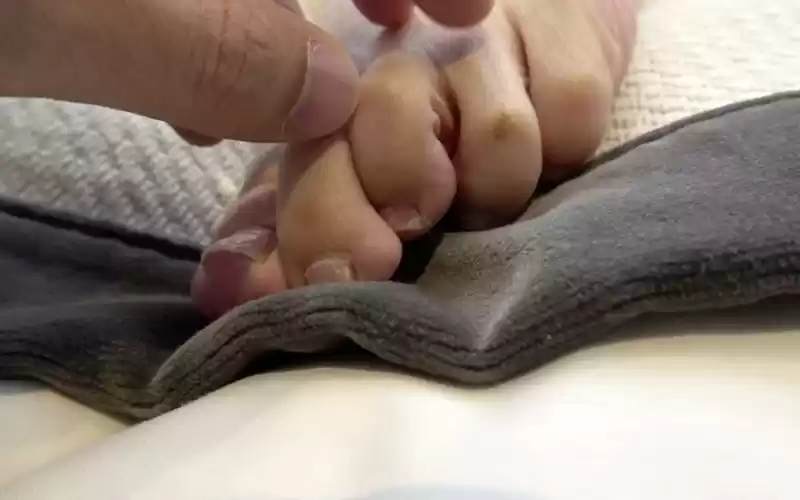 くすぐりプレイ ～足裏からの全身くすぐり～ 星あめり