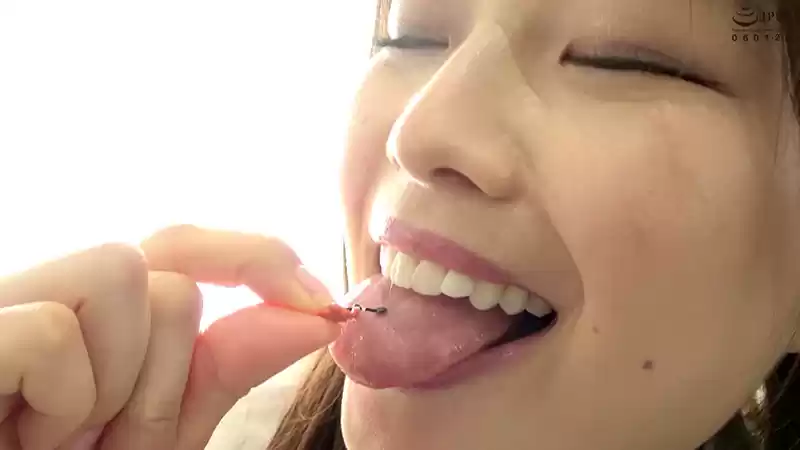 巨大女フェチ ～ツバベロ責め＆手コキプレイ～ 宮沢ちはる