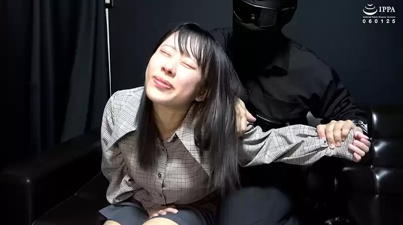 「うさぎ系女子くるみちゃんが全身ガチガチだったのでそれっぽく言いくるめてくすぐってみた！」WAKA-088甘井くるみ 1