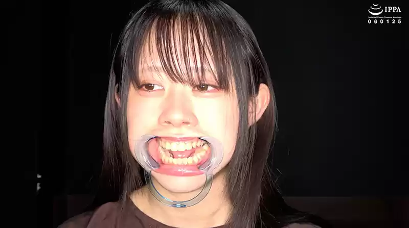 【激レア】「超貴重な口内・歯・のどちんこ観察＆小魚咀嚼巨大女プレイ！」甘井くるみ