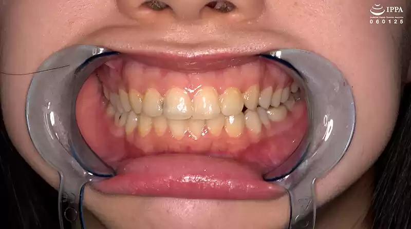 【激レア】「超貴重な口内・歯・のどちんこ観察＆小魚咀嚼巨大女プレイ！」甘井くるみ