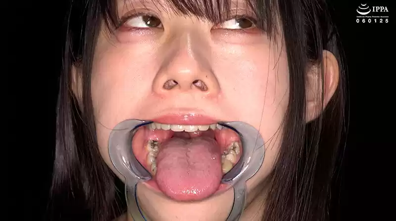 【激レア】「超貴重な口内・歯・のどちんこ観察＆小魚咀嚼巨大女プレイ！」甘井くるみ