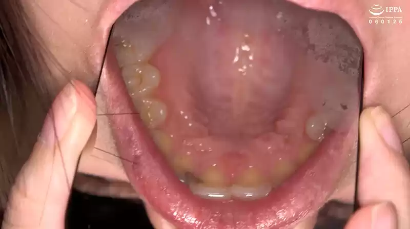 【激レア】「超貴重な口内・歯・のどちんこ観察＆小魚咀嚼巨大女プレイ！」甘井くるみ