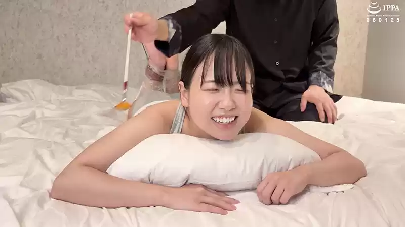 「【くすぐり】制服を脱がしソフト多めのマッサージくすぐり！ 小動物のような反応のかりなちゃん！」わかしラボWAKA-083谷田かりな（5）