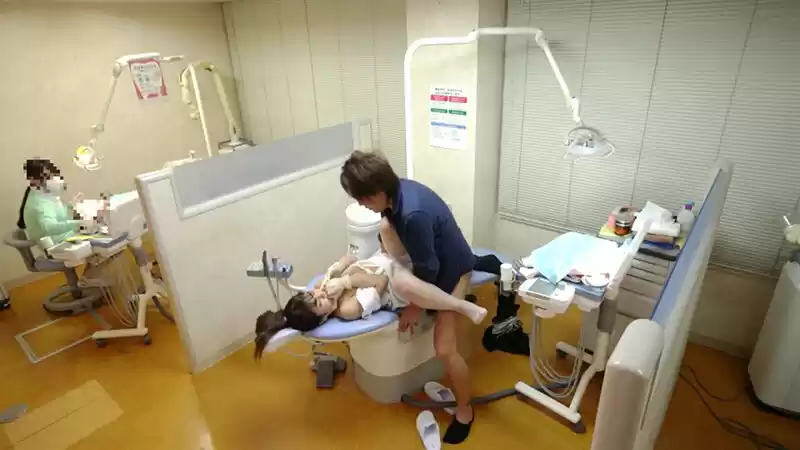 やたらと目があう歯医者さん 柊るい