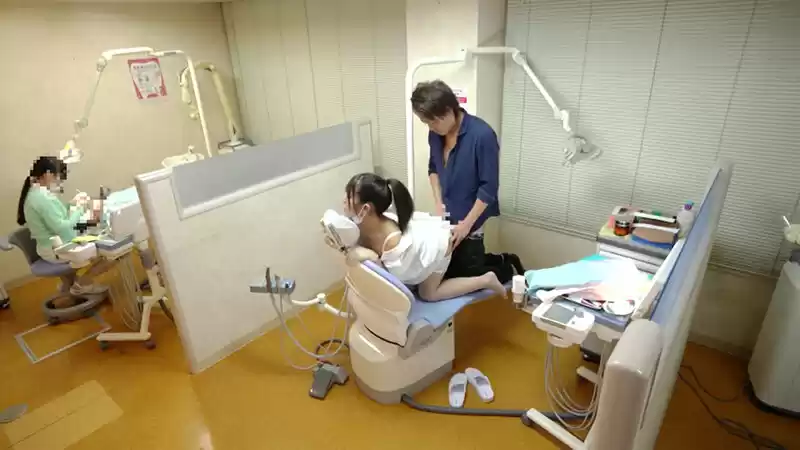 やたらと目があう歯医者さん 柊るい
