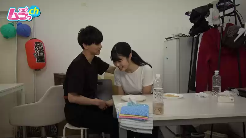 カップル部屋REC 最近ご無沙汰してた大好きな彼氏と休憩時間が被ったら…誰か来るかもしれないのにお股びしょ濡れにして我慢できずにバイト先でヤっちゃうむっつりスケベ女子大生