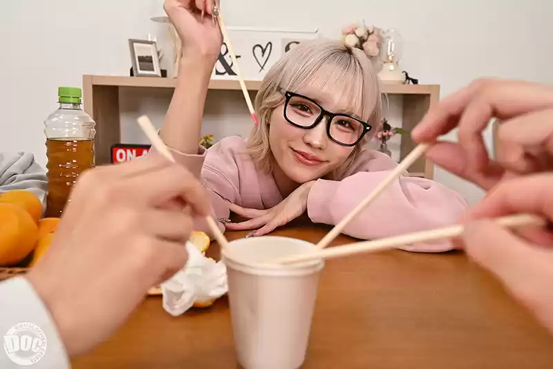 【VR】「寒いしダルくて出れない」無気力ギャルとコタツ王様ゲームで密着汗だくSEX 春陽モカ