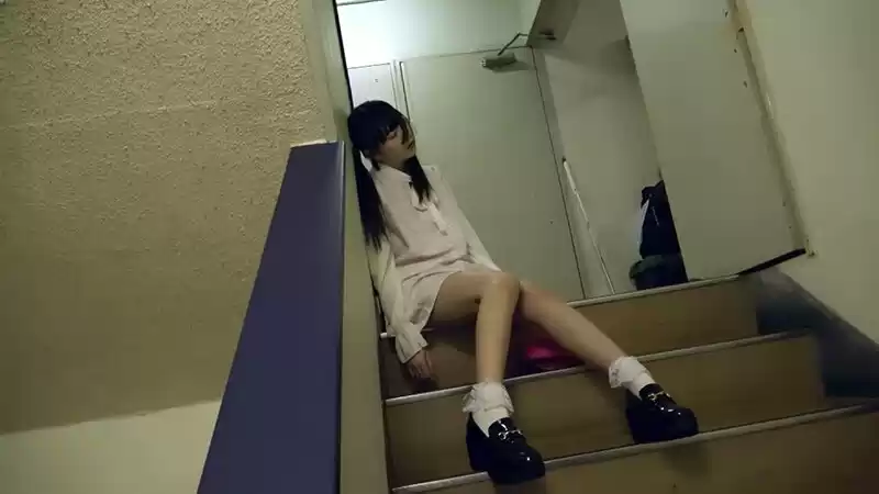 新宿歌舞伎町の闇！狙われたスレンダーツインテール美女！