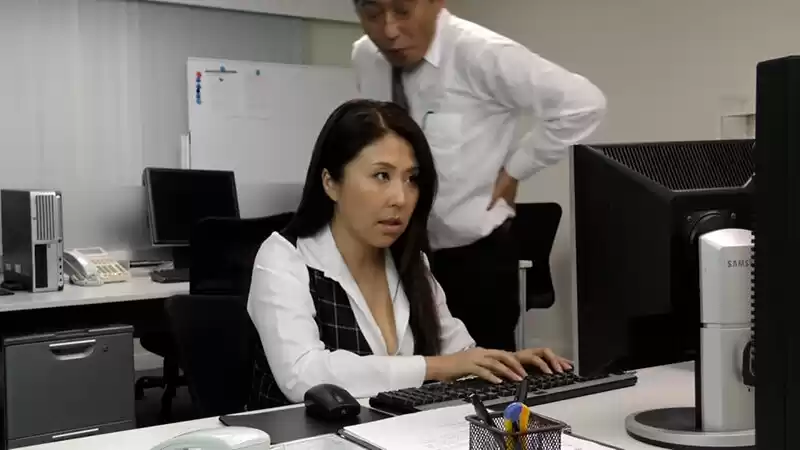 社長とふたりきりの残業！甘い言葉にその気になる熟れたカラダの熟女の濃厚セックス！