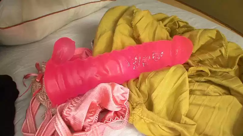 スケベ熟女愛液べっちょりディルドオナニー